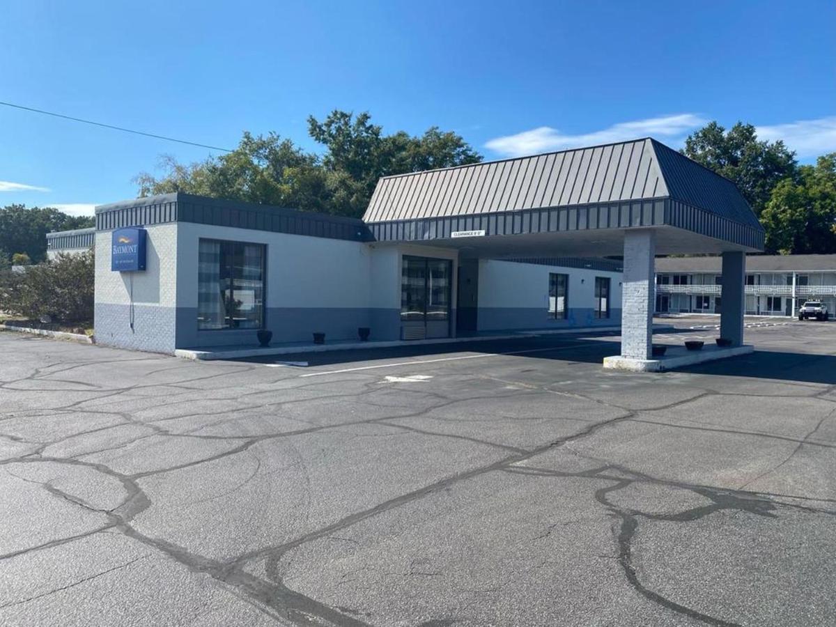 Baymont By Wyndham Cheraw Exterior photo